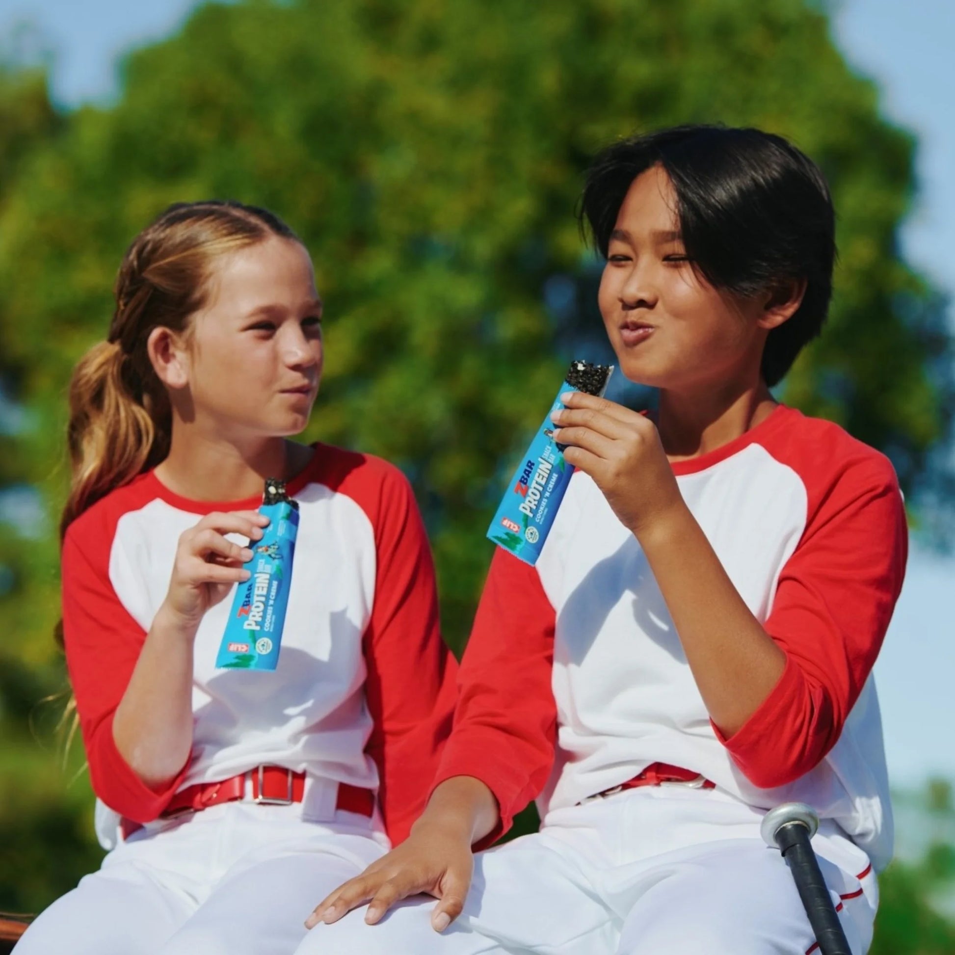 Clif - Protein Cookies 'N Creme Flavor Crispy Snack Bars, Gluten Free Protein Bars, 5Ct